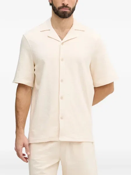 С яка къс риза Guess