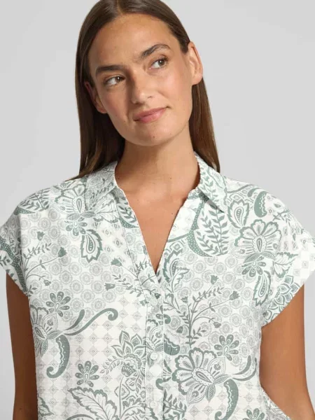 T-shirt o kroju regular fit z mieszanki model CILLE' Vero Moda zielona