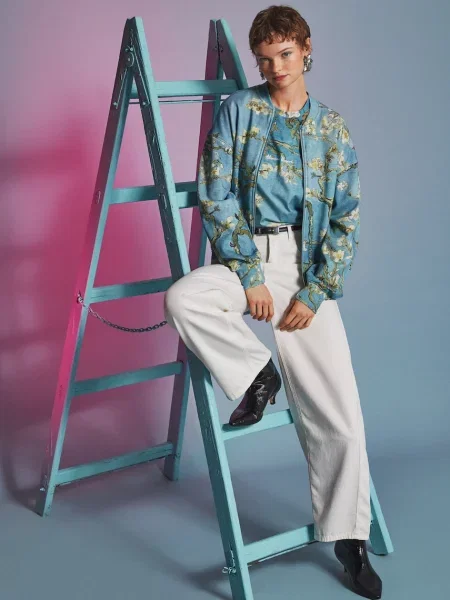 Medicine hanorac de albastru