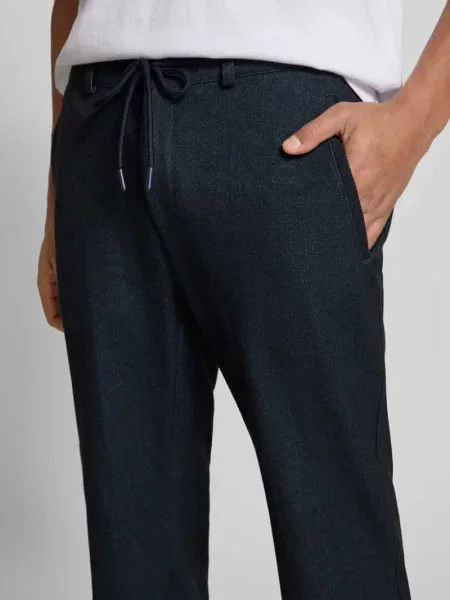Spodnie materiałowe w kroju slim fit z z tyłu model Phil' Brax granatowe
