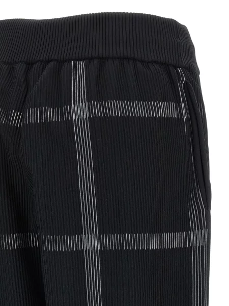 Pletene hlače Pleats Please Issey Miyake karirane crna