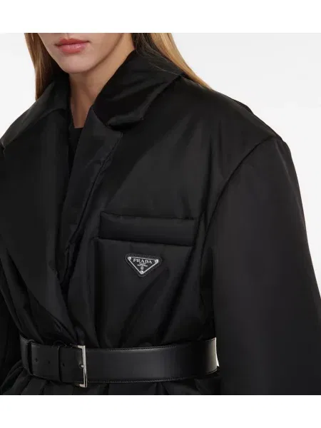 Nylonowa kurtka Prada z paskiem czarna | Shopsy