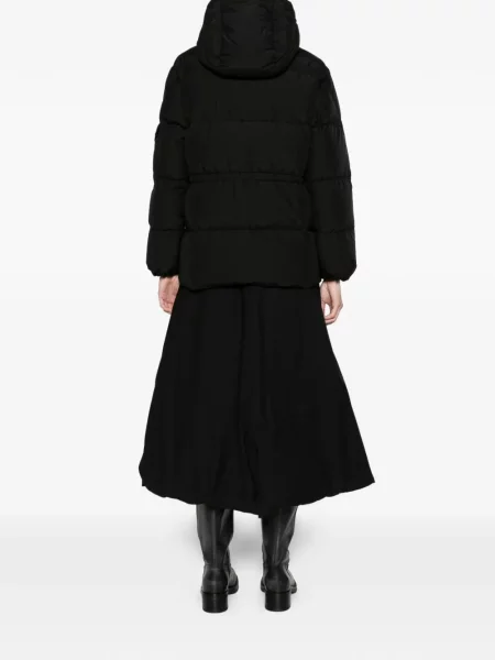 Krátký péřová bunda Moncler s kapucí černá