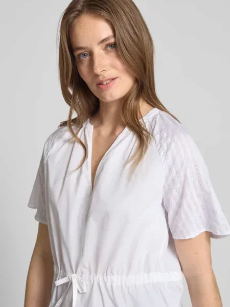 Bluzka o kroju regular fit z dekoltem w serek model ‘SATOMA’ Samsoe Samsoe biała