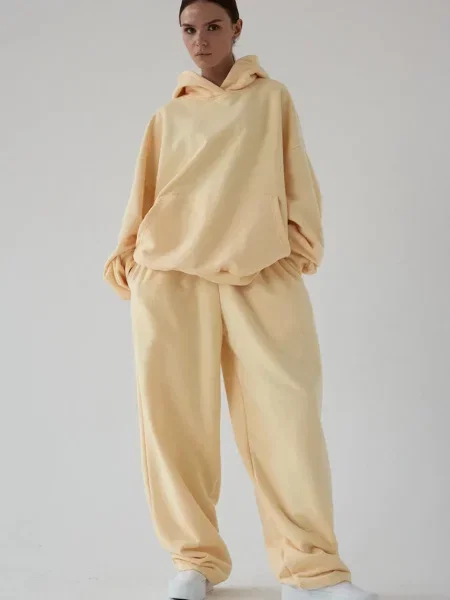 Muuv. pantaloni de trening pentru femei din LE PUMP galben