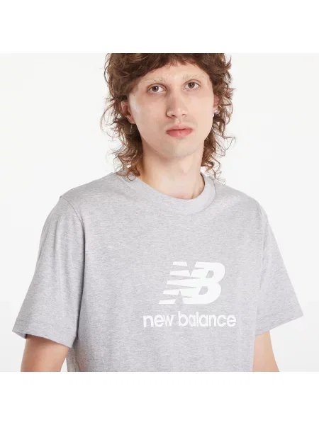 Pánske športové sivé tričko New Balance Stacked Logo sivá