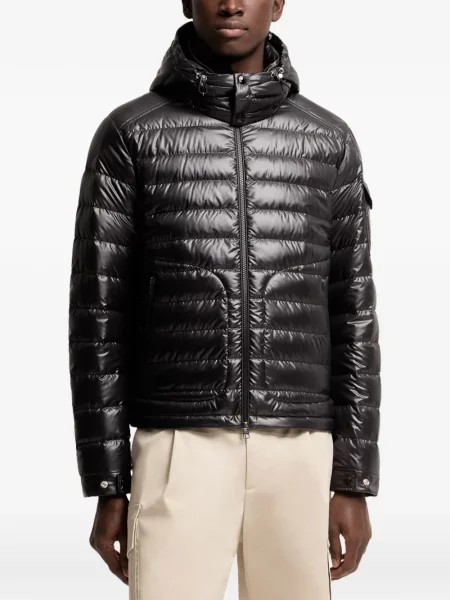 Scurt geacă cu puf Moncler cu glugă negru