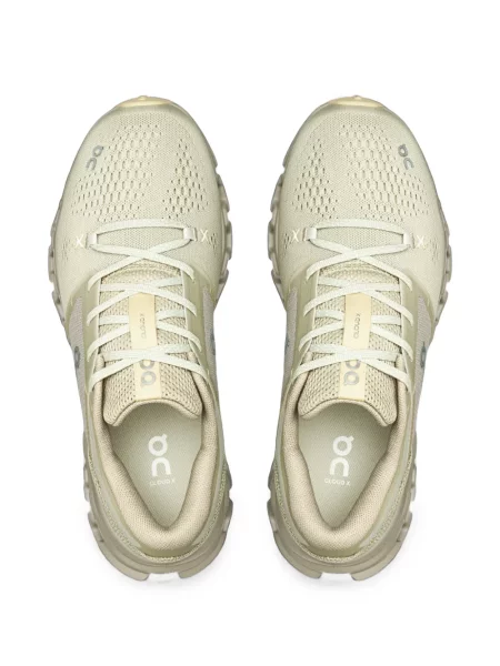 Sneakerși On