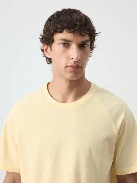 Koszulka relaxed fit z mieszanki bawełny i lnu pastelowy Mężczyzna XXL MANGO MAN żółty