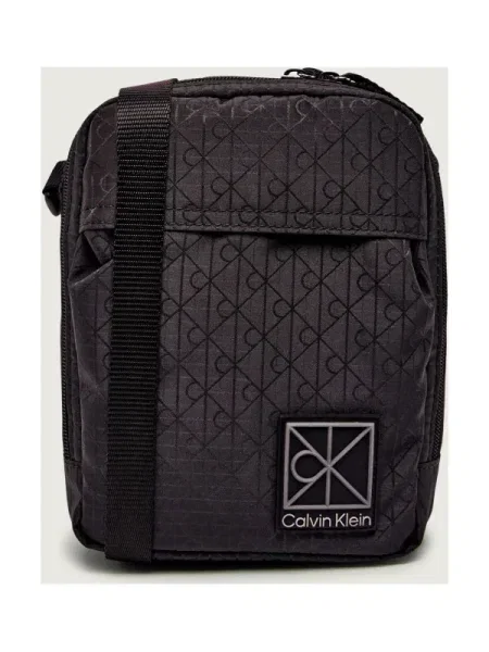 Geantă crossover Calvin Klein Utility Emblem Reporter negru