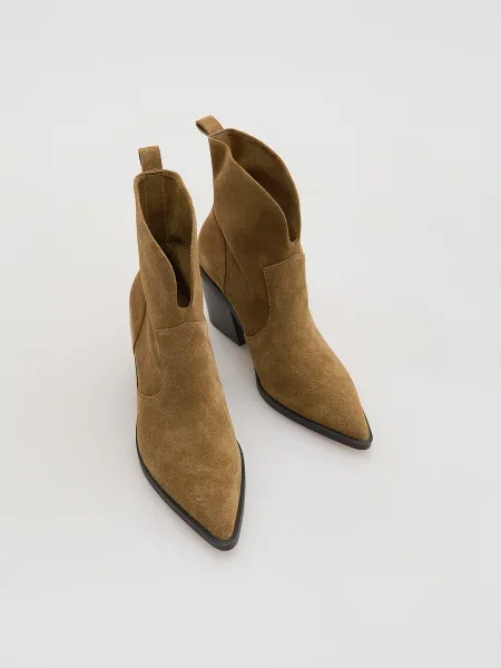 Reserved Замшеві ковбойські ботильйони коричневий