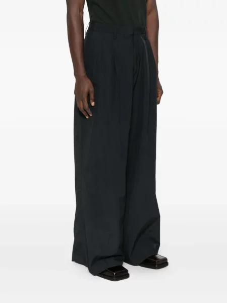 Pantaloni Erl plisate negru