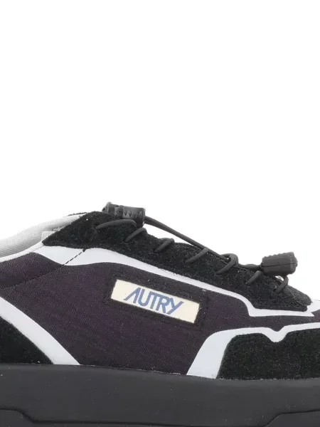 Szarvasbőr sneaker Autry fekete