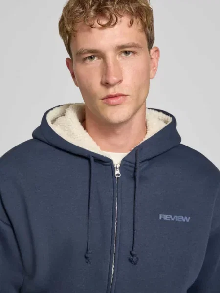 Bluza rozpinana o kroju regular fit z mieszanki bawełny z podszewką ze sztucznego kożuszka Review granatowa