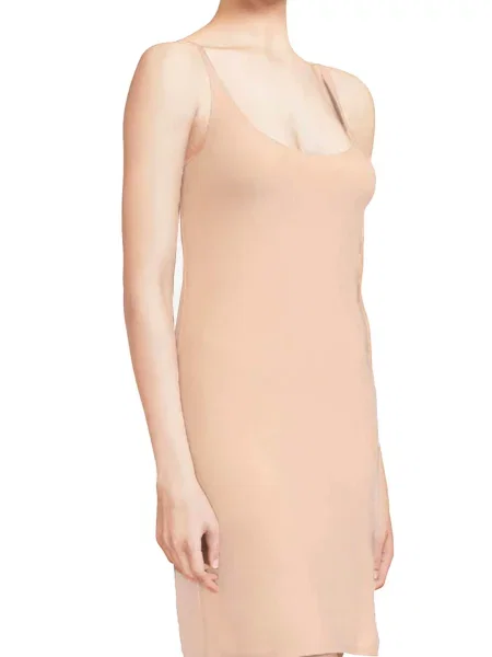 Облегающее женское платье чорна