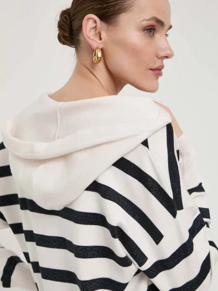 Пуловер Morgan MBALLON тъмносиньо с принт бежово