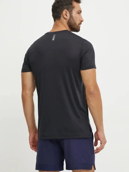 Under Armour futós póló Launch sima fekete