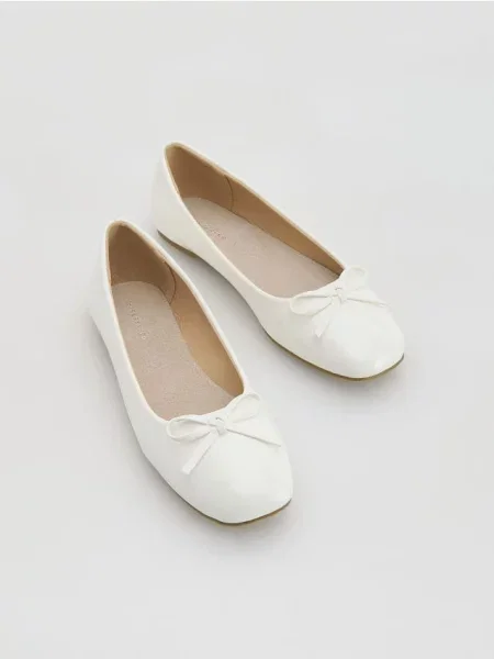 Кожаные балетки Reserved белые