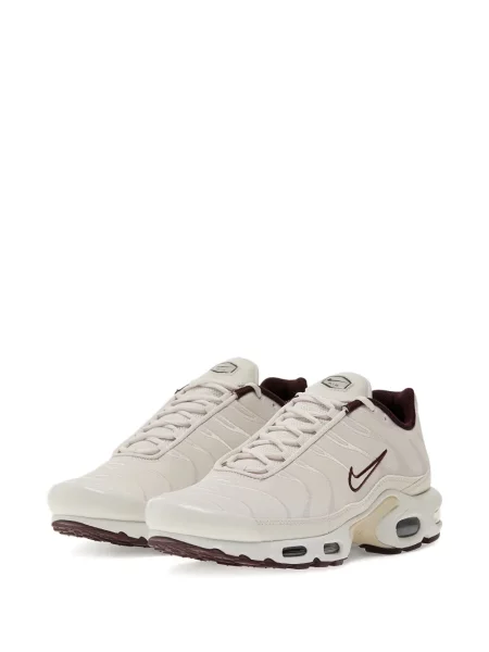 Dlouhé plisované tričko Nike s potiskem černé