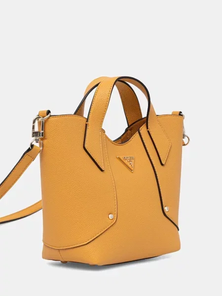 Кожаная сумочка Guess