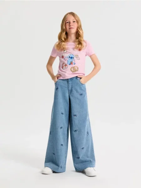 Sinsay Oversize džíny se širokými nohavicemi s výšivkou Stitch modrá