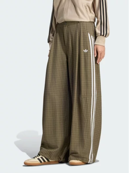 Adidas Pantaloni din Verde bej