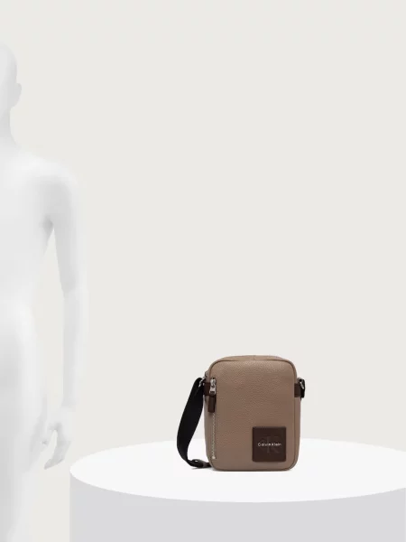 Calvin Klein Válltáska Bold Pebble Ssnl Simple Reporter bézs
