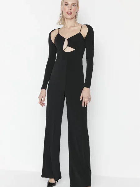 Kołnierzykowy kombinezon Trendyol asymetryczny czarny