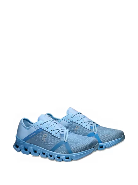 Sneakerși On albastru