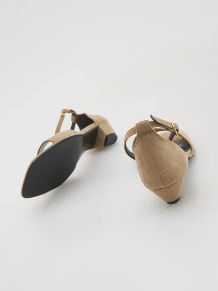 Босоножки Reserved на высоком каблуке бежевые