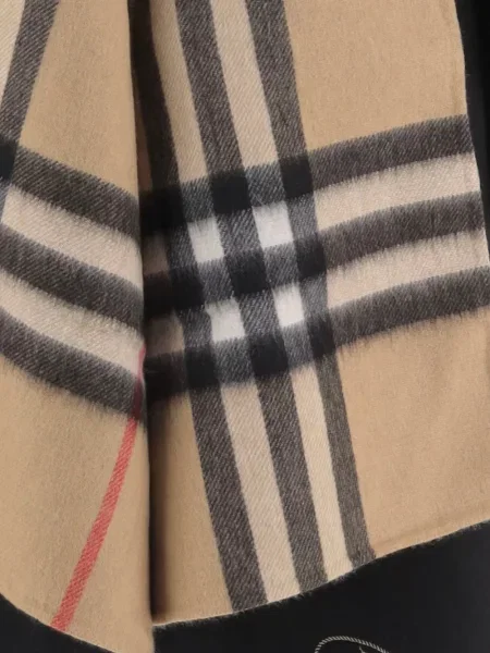 Geacă Burberry în carouri cu glugă negru