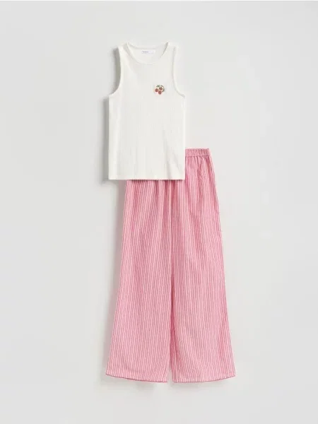 Reserved Pijama din două piese cu broderie roșu