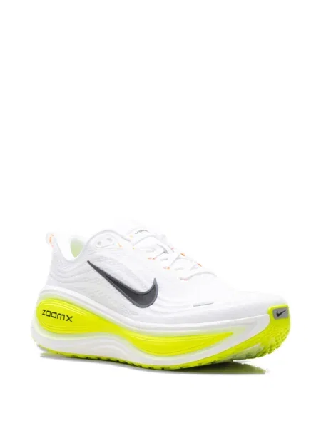 Sneakerși Nike Vomero alb