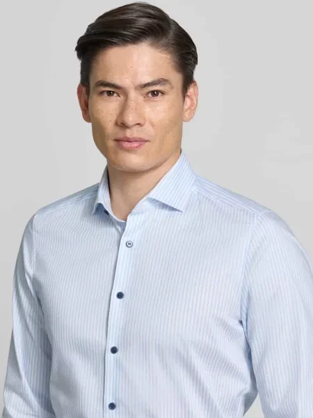 Koszula o kroju slim fit biznes z kołnierzykiem typu kent Olymp Level 5 błękitna