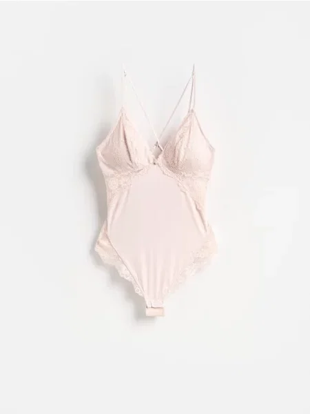 Reserved Body cu detalii din dantelă roz-pastel roz