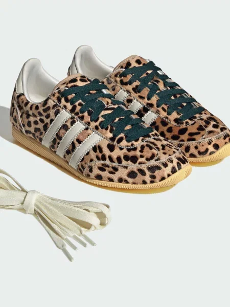 Кожаные повседневные кроссовки Adidas бежевые
