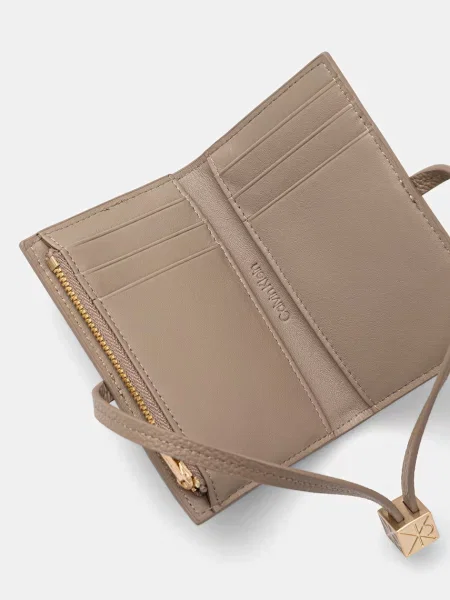 Calvin Klein Portfel Emblem Hw Pebble Wallet On Strap beżowy