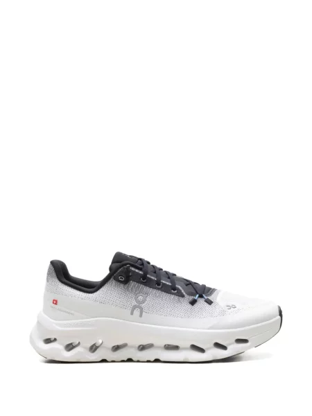 Sneakerși On alb
