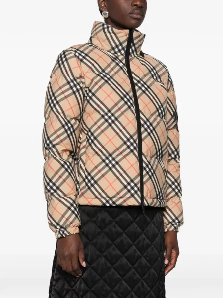 Geacă cu puf Burberry în carouri