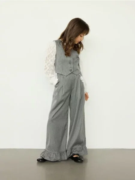 Reserved Pantaloni în dungi cu lanț deschis gri