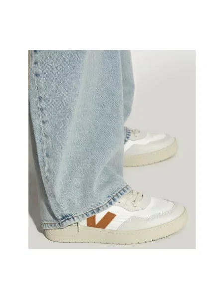 Sneakersy Veja z siateczką białe