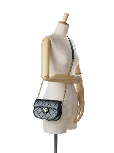 Prošívaná crossbody kabelka Chanel Pre-owned černá