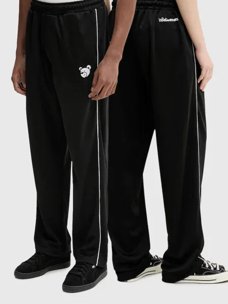 Спортен панталон Inbetweeners с апликация черно