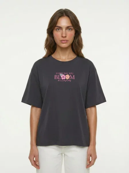 Футболка з квітковим принтом темно-сірий сіра