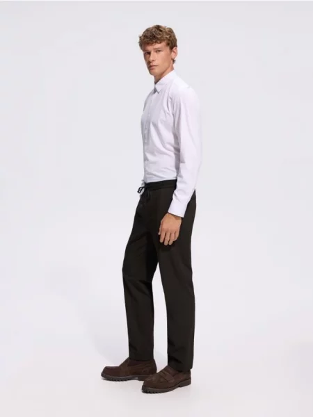 Reserved Pantaloni jogger maro