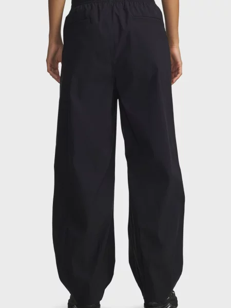 Плиссированные брюки Under Armour черные