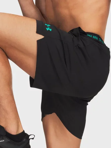 Короткие шорты Under Armour черные