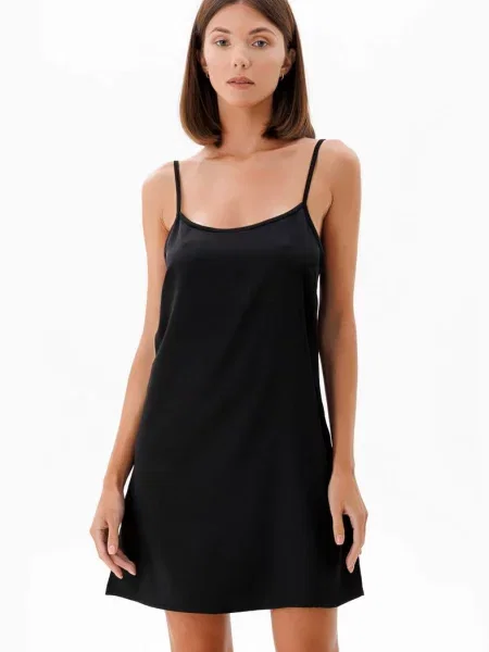 Однотонная ночная рубашка чорна