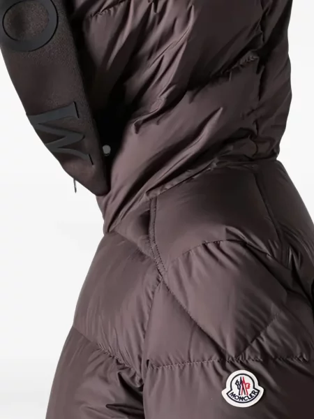 Geacă cu puf Moncler cu glugă cu imagine maro