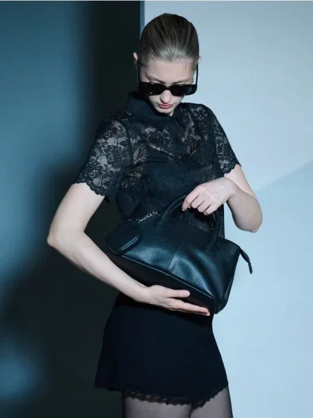 Шкіряна сумка tote з гаманцем та відстібним ремінцем чорний